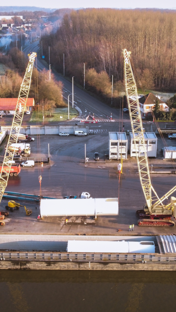 CKE1350 X CKE2500 pour un chargement et transport fluvial